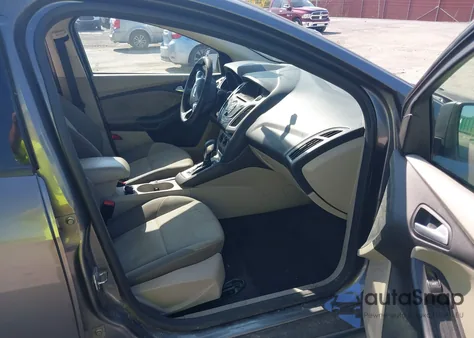 2014 Ford Focus Se z USA, uszkodzony, nr VIN 1FADP3F25EL215456